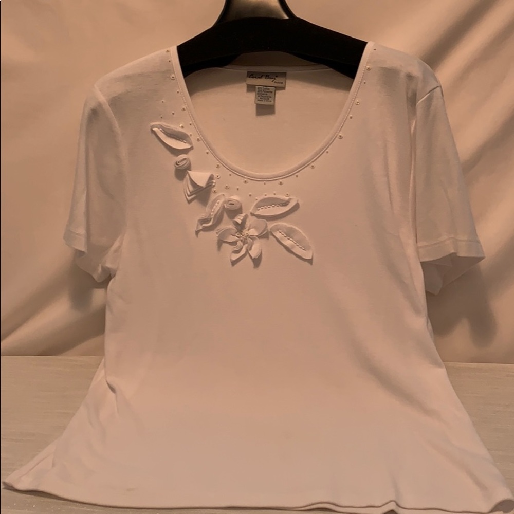 Coral Bay Petite White Flower T-shirt